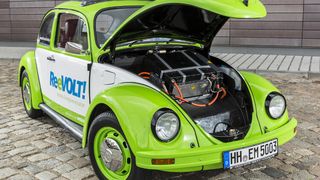 Mit dem Reevolt Umbaukit lassen sich auch Old- und Youngtimer wie dieser Käfer auf einen Elektroantrieb umrüsten ... (Foto: Karabag)