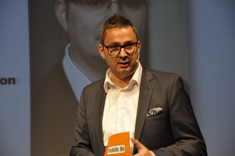 Torsten Wesche (Mobile.de) führte durch die Veranstaltung. (Foto: Richter)