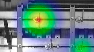 Wissenschaftler haben einen draht- und batterieloser RFID-Sensor für Schaltanlagen entwickelt, der die Temperatur überwachen kann. (Bild: Fraunhofer IPMS)