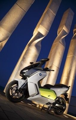 Der neue BMW C evolution bei der offiziellen Präsentation in Barcelona (BMW)