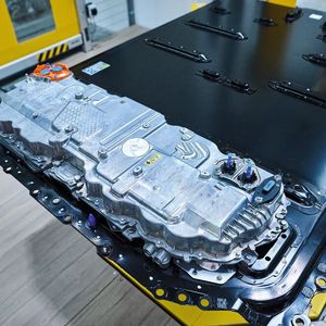 Produktion von Hochvoltbatterien der Gen6 bei der BMW Group.(Bild:  Rainer Haeckl)