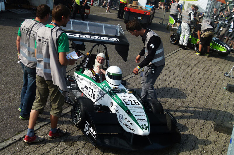 Auf der Erfolgsspur: Das Verbrennungsmotorteam der Uni Stuttgart belegte auch bei der Formula 2014 den 2. Platz der Gesamtwertung. (Bild: RS Components)