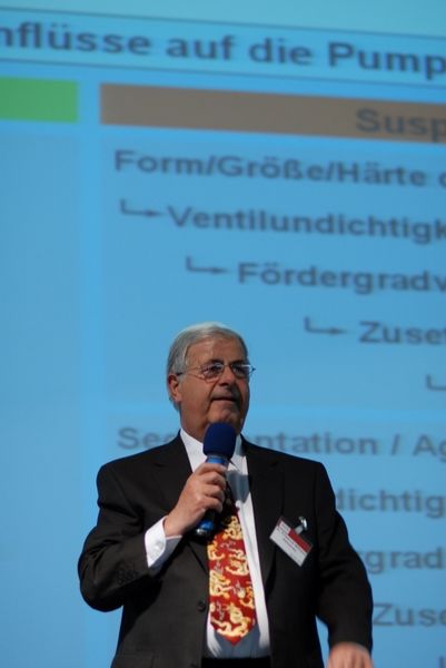 Dr.-Ing. Friedrich-Wilhelm Hennecke, ehemals Leiter des Pumpenzentrums der BASF, führt als erfahrener Praktiker durch das Seminar.  (Bild: PROCESS)