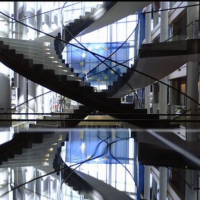 Das EU-Parlament will die Kunststoffindustrie im Kampf gegen Mikroplastik mehr in die Verantwortung nehmen. (Bild: European Parliament)