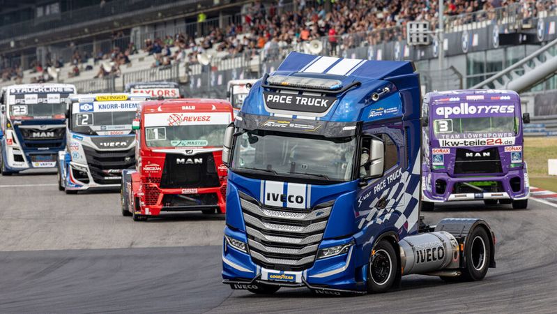Über 1.000 PS und im Rennen maximal 160 km/h schnell sind die Renntrucks des ADAC Truck Grand Prix.(Bild:  Richard Kienberger)