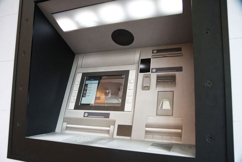 Netzwerkkameras lassen sich auch zur Überwachung von Geldautomaten einsetzen. (Bild: Axis)