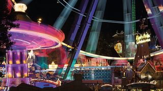 Auf der Cannstatter Wasen sind die unterschiedlichsten Verbraucher zu finden: Fahrgeschäfte mit schnellen Lastwechseln und nichtlinearer Charakteristik genauso wie die riesigen Bierzelte mit Anschlussleistungen bis 600 MW. (Janitza)