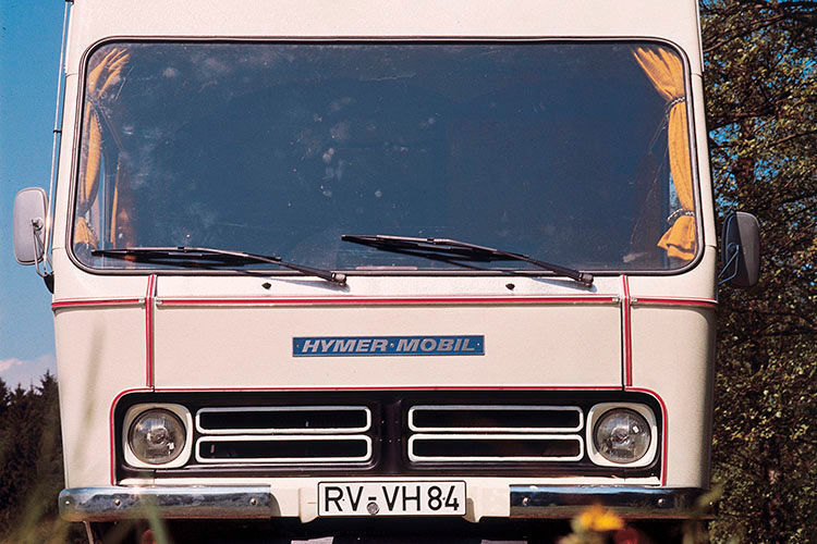Technologisch machte die Marke Hymer in der Folgezeit immer wieder durch Innovationen auf sich aufmerksam wie das absenkbare Doppelbett im Fahrerhaus (1976). (Hymer)