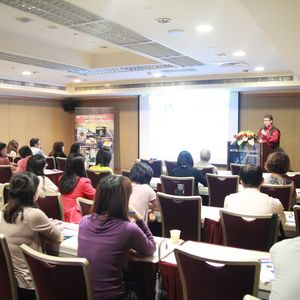 ELEKTRONIKPRAXIS-Redakteur Franz Graser erläutert den taiwanischen Managerinnen und Managern die Vorteile der Kooperation mit den deutschen Elektronikmedien.(Bild:  Leon Chen/EP)