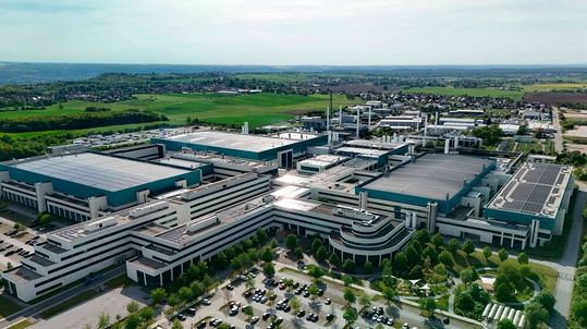Die Dresdner Fabrik von Global Foundries wird bis 2028 als eine „Open EU Foundry“ weiter ausgebaut. (Bild:  Global Foundries)