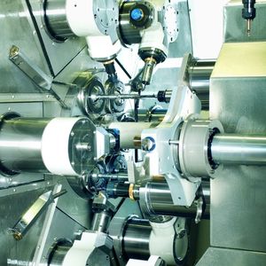 Bild 3: Alle Antriebe, Schlittenführungen, Schmier- und Kühlleitungen liegen außerhalb des Arbeitsraumes. Bilder: Schütte Bilder: Schütte