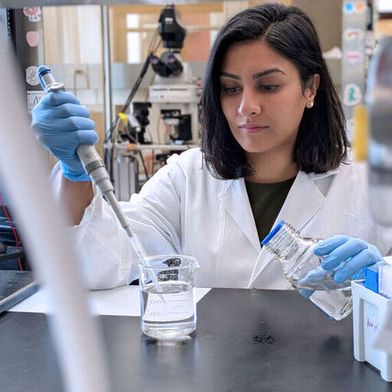 Study first author Dr. Reesha Patel doing research in her lab at Northwestern University Feinberg School of Medicine in Chicago.  (Source: Ben Schamisso / Northwestern University)