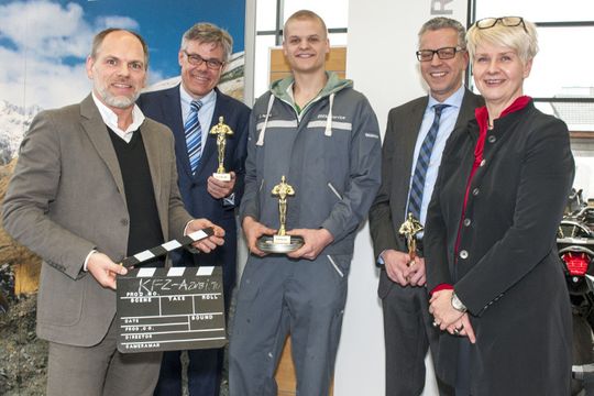 Bei der Preisübergabe: (v. re.) Birgit Behrens (ZDK), Adolf Titze, Cedric Marnett, Frank Hakvoort (alle Hakvoort), Patrick Schaab (Schaab PR).(Foto:  ZDK)