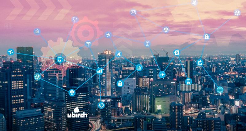 Das Internet of Things wird nur dann so wachsen, wie viele Prognosen ankündigen, wenn Unternehmen und Privatleute diesen Milliarden von Internet-connected-Geräten – und den Daten, die sie liefern – wirklich vertrauen können. Die Blockchain für die Things im Internet der Dinge von ubirch schafft Vertrauen für IoT-Geräte.  Das ubirch-Verfahren funktioniert ganz ähnlich wie die Beglaubigung und Versiegelung eines Dokuments durch einen Notar. Danach kann man das Siegel zwar aufbrachen und das Dokument ändern – aber nicht, ohne dass das sofort sichtbar ist. Und, wenn Veränderungen bemerkt werden, kann man das Original-Dokument im Archiv des Notars einsehen.  ubirch realisiert exakt dieses Niveau von Vertrauenswürdigkeit durch den Einsatz einer Kombination von harter Kryptografie und Blockchain-Technologie. Anders als rein blockchainbasierte Lösungen garantiert das ubirch-Verfahren diese Vertrauenswürdigkeit sofort – Millisekunden nach der Datenmessung im Gerät – und nicht erst später, nachdem die Daten in einer Blockchain irgendwo in der Cloud gespeichert wurden. ubirch auf der SPS IPC Drives 2018: Halle 6, Stand 6-150J (Bild: ubirch)