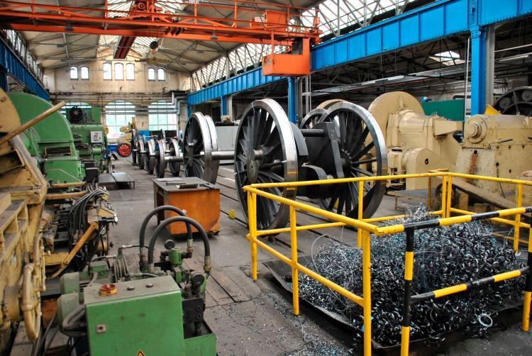 Dank nach wie vor vorhandener Maschinen kann die Bahn hier sämtliche Instandsetzungsarbeiten selbst durchführen. (Dominsky)