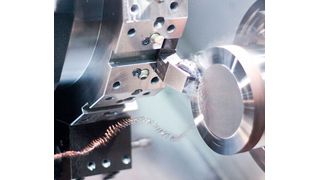 Turbulent geht es auf dieser Drehmaschine zu! Leider befindet sich die Branche der Drehteilehersteller selbst in turbulenten Zeiten. Eine Umfrage zeigt hier auf, unter welchen Problemen dieser Bereich der Zerspanung in Metall derzeit leidet ... (Bild: R. Weidelbrecht)