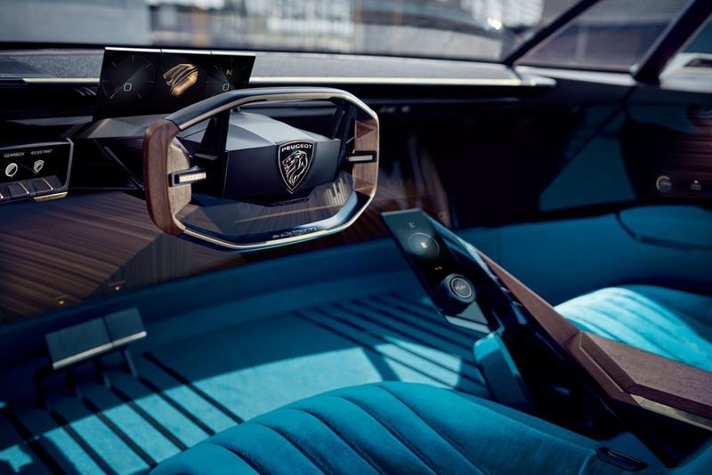 Der Innenraum sit eine Symbiose aus futurischen Elementen mit Retro-Zitaten. (Peugeot )
