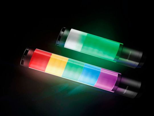 Mit der Signaläule „esign“ bringt Werma mehr Möglichkeiten ins Industrieumfeld, um Zustände von Anlagen und Systemen anzuzeigen, oder die Gebäudesicherheit zu erhöhen. Ein Vorteil ist etwa ein Mehr an Farbnuancen. Doch das ist noch nicht alles...(Bild:  Werma)