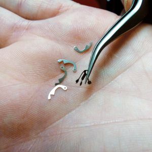 Ein Händchen fürs Feine – das braucht man, wenn man Maschinen und Anlagen zum Stanzen von kleinsten, ja man muss sagen filigransten Mikrobauteilen entwickelt, konzipiert und baut, wie es die Creative Automation GmbH & Co. KG in Roßhaupten tut.