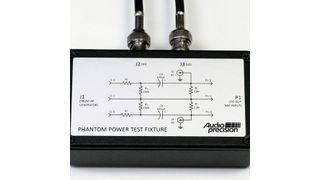 Phantomspeisung:  Mit einem speziellen Phantomspeisungs-Prüfgerät lässt sich für professionelle und semiprofessionelle die Phantomspeisung von 48 V messen. (Audio Precision)