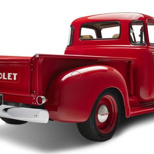 Im hinteren Kotflügel befindet sich eine kleine Tankklappe, hinter der sich die Ladebuchse verbirgt.(Bild:  Kindred Motorworks)