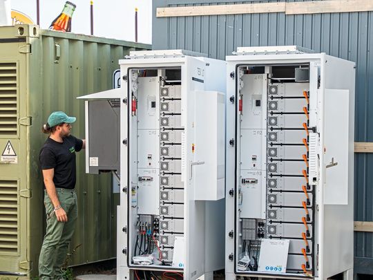 Keine Stromausfälle: Zwei Tesvolt Forton-Batteriespeichersysteme gleichen Spitzenlasten im Pschorr-Bräurosl-Festzelt auf dem Oktoberfest aus. (Bild:  TESVOLT)