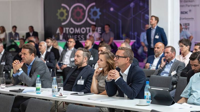 Auf den Automotive Business Days 2023 können die Teilnehmer netzwerken und sich über zukunftsweisende Trends und Dienstleistungen informieren.(Bild:  Stefan Bausewein)