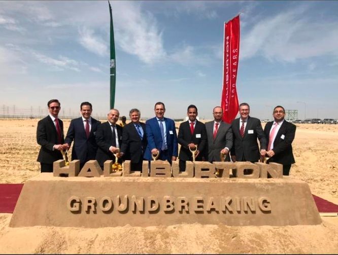 Halliburton and Fluor executives at the groundbreaking ceremony for the Specialty Chemicals Manufacturing Reaction Plant in Al Jubail, Saudi Arabia.  (Business Wire)