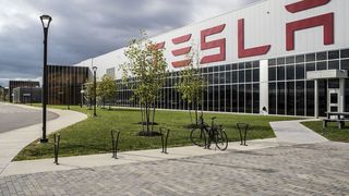 Tesla-Kunden können künftig mit der Kryptowährung Bitcoin bezahlen. (Bild: Tesla)