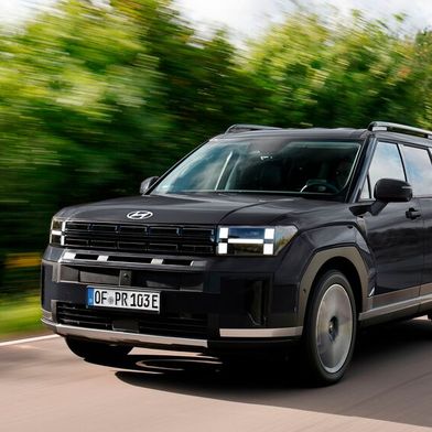 Leicht erstarkt: Der Hyundai Santa Fe Plug-in-Hybrid hat jetzt eine Systemleistung von 212 kW/288 PS. (Bild: Hyundai)