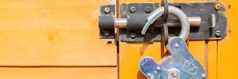 Laut einer Untersuchung von IBM haben sich die Hacker-Angriffe auf zentrale Industriezweige allein im Jahr 2020 verdoppelt, die Absicherung von IoT-Umgebungen ist dennoch oft unzureichend.(Bild:  gemeinfrei / Unsplash)