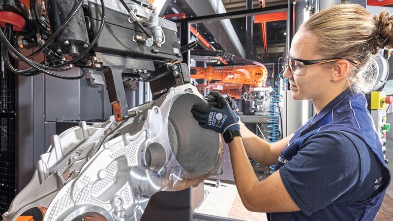 Seit Oktober 2024 fertigt BMW Antriebsgehäuse der Neuen Klasse in Landshut. Ein Besuch in der Vorserienproduktion ist ein Programmpunkt des Smart Factory Days.(Bild:  Harry Zdera/BMW)