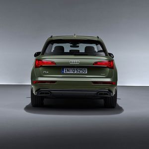 Auffällig am Heck sind die neuen OLED-Rückleuchten, die sich variabel steuern lassen.(Bild:  Audi)