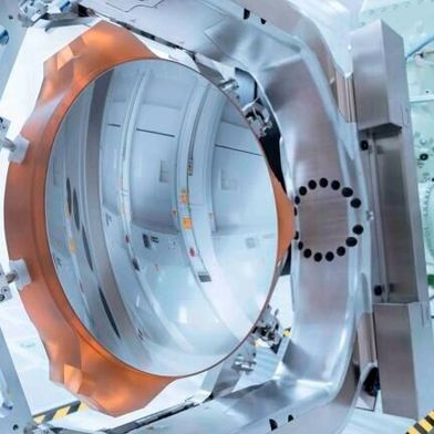 Auch Hyper-NA würde extrem präzise Spiegel benötigen. Bei Zeiss SMT ist man optimistisch, dass sich die Spiegel mit heutigen Fertigungstechnologien bereits fertigen ließen. (Bild: Zeiss SMT)