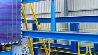 Elektrolyse-Hersteller wie Thyssenkrupp (im Bild) hoffen auf Wasserstoff-affine Fachkräfte der Zukunft - immerhin soll allein das Thyssenkrupp Stahlwerk in Duisburg langfristig 720.000 Tonnen Wasserstoff pro Jahr benötigen. (Bild: Thyssenkrupp)