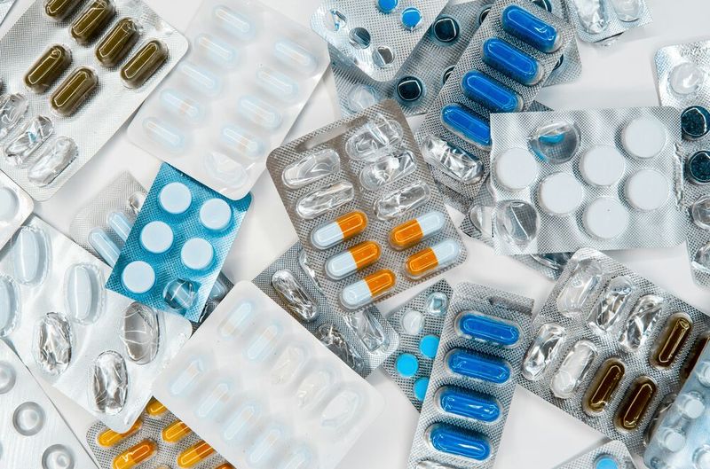 Platz 2: Antibiotikaresistenzen – 67&nbsp;%  Über zwei Drittel der Befragten sind besorgt über das Thema Antibiotikaresistenz, denn es stellt eine wachsende Bedrohung für die öffentliche Gesundheit dar. Bakterien werden zunehmend unempfindlich gegenüber gängigen Antibiotika. In der Landwirtschaft werden häufig Antibiotika eingesetzt, was die Resistenzentwicklung begünstigt.   Wie Bakterien einen schnellen Austausch von Resistenzgenen schaffen, lesen Sie hier: Bakterien tauschen Resistenzgene wie Kochrezepte (Bild: frei lizenziert)