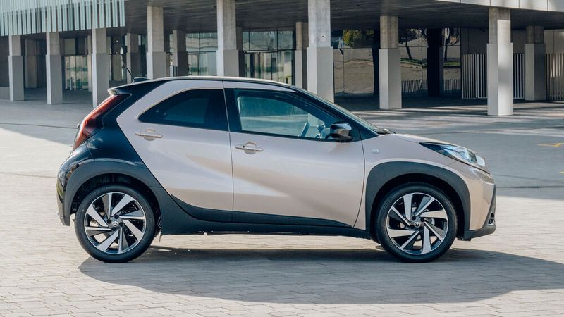 Für den City-Crossover Aygo X ruft Toyota einen Startpreis von 15.900 Euro auf. (Bild: Jayson Fong)