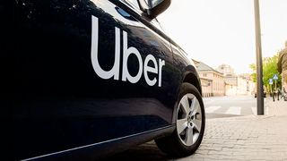 Der US-Fahrdienstleister Uber soll jahrelang heikle Fahrerdaten rechtswidrig weitergegeben haben. Die niederländische Datenschutzbehörde verlangt ein Bußgeld von 290 Milliionen Euro. Uber dementiert diese Vorwürfe und hält die Strafe für unangemessen ... (Bild: Uber)