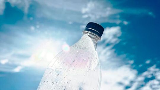 Plastics – rich in carbon and hydrogen – can be converted into a clean energy source, using sunlight.(Source:  Adelaide University)