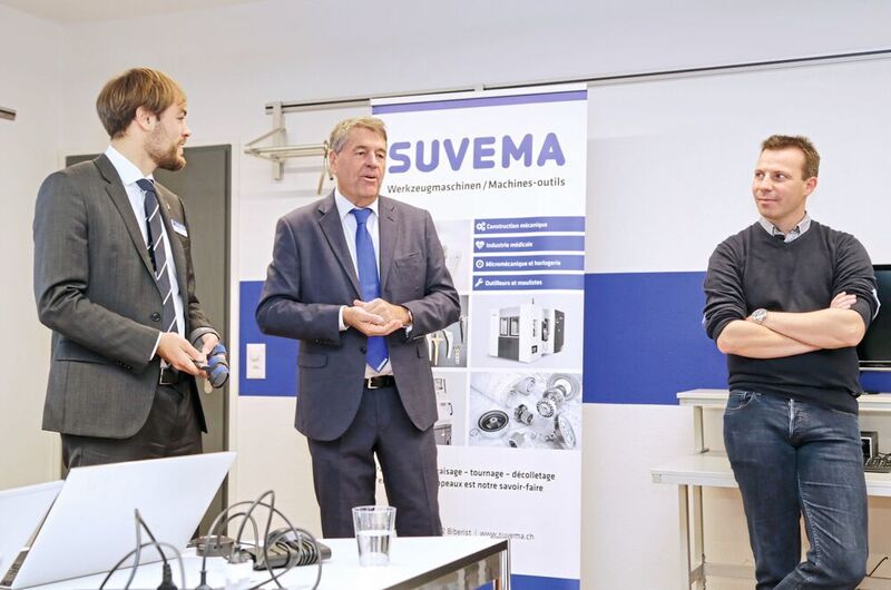 Die Suvema Handelspartner haben in Fachvorträgen Lösungen für eine effiziente und wirtschaftliche Fertigung vorgestellt. In der Mitte Suvema Geschäftsführer Roland Gutknecht bei der Begrüssung der Zuhörer. (Anne Richter)