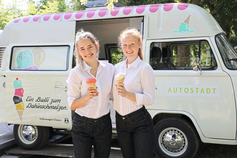 Die Lust auf Abkühlung ist keine aktuelle Erfindung, Eiswagen sind inzwischen auch Oldtimer. (Bild: Ampnet)