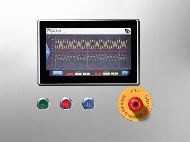 Für die Interaktion zwischen Mensch und Maschine bietet der Einsatz mobiler Endgeräte zahlreiche Vorteile. Voraussetzung sind jedoch hohe Sicherheitsmassstäbe und eine individuelle Anpassung der Interfaces für alle Personen und Aufgabenstellungen. Dafür bietet sich beispielsweise eine Visualisierungslösung wie Galileo 10 von Eaton an. (Eaton)