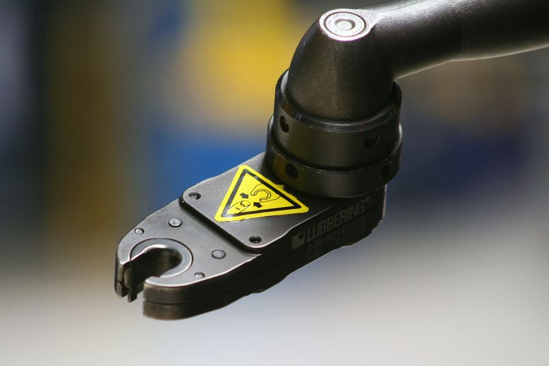 Über das per Digitaltechnik mögliche präzise Anfahren der „Nullposition“, in der sich der offene Flachabtrieb abziehen lässt, konnte dessen Sperrklinke ausgebaut werden. (Bild: Atlas Copco)