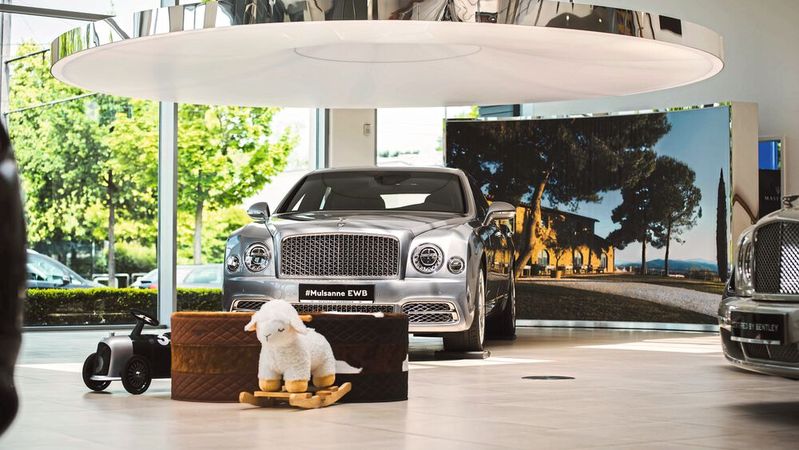 In Hannover vertreibt die Kamps-Gruppe unter anderem die Marke Bentley. Die Produktion des Mulsanne, des Flaggschiffs der Marke, ist 2020 ausgelaufen.(Bild:  Kamps)