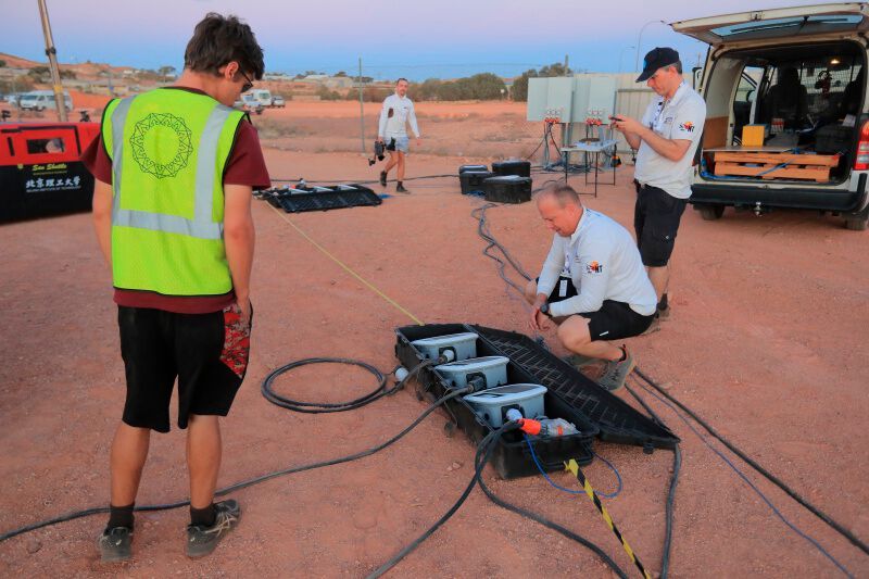 Based on the original idea that a 1000W car would complete the journey in 50 hours, solar cars usually have 5kW hours of stored energy.   (Bild: World Solar Challenge)