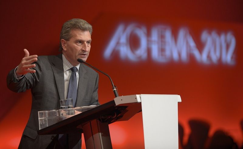 With top level guest (picture: EU comissioner Gunther Oettinger), the 30th edition of ACHEMA kicked off with a blast. (Picture: DECHEMA)