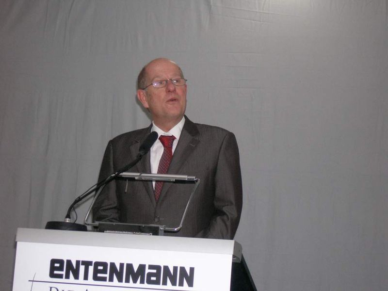 Wolfgang Kiesel, Präsident der Bezirkskammer Esslingen der IHK Region Stuttgart: „Werner Entenmann ist ein tatkräftiger und mutiger Mittelständler, der Vernatwortung übernimmt und Strategien für die Zukunft entwickelt.“ (Archiv: Vogel Business Media)