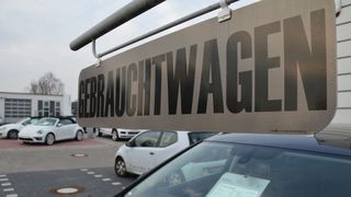 Auf den Höfen der Händler ist aktuell viel Platz. (Bild: Achter/»kfz-betrieb«)