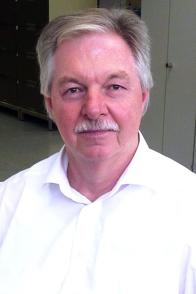 Zunehmend werden Verbundwerkstoffe im Automobilbau für Autodächer, Karosserieteile, Innenverkleidungen, Schalter und Bedienelemente eingesetzt, sagt Dieter Herzog, Leiter des Fachbereichs Automation bei Otto Suhner. (Bild: Otto Suhner)