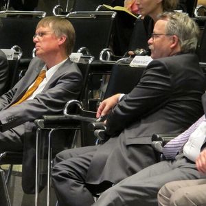 Gebanntes Zuhören: (v.li.) Ruud Melieste (Port of Rotterdam), Ernst Grigat (Currenta), Clemens Mittelviefhaus (Infraserv Knapsack) und Daniel Wauben (Chemcologne).